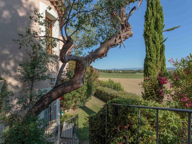 Vue exceptionnelle à Cadenet, 25 mn d'Aix en Provence, très belle maison 5 pièces de 180 m2 sur parcelle de 1750 m2 avec piscine et T2 indépendant