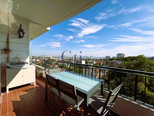 VUE EXCEPTIONNELLE SUR TOUT PARIS MAGNIFIQUE 3 PIECES DE 80M2 AVEC 11M2 DE TERRASSE + BALCON