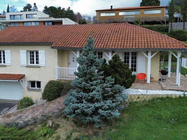 Vue exceptionnelle puy de dome maison avec piscine et grand terrain