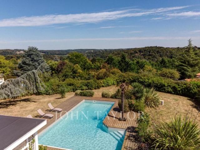 Vue exceptionnelle Villa avec piscine 5 chambres John Taylor