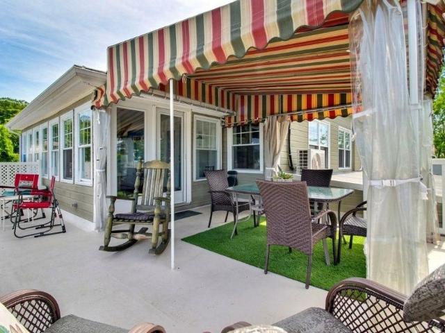 Vue fleuve 180° — tout inclus Unité de prestige avec solarium, immense patio et terrain