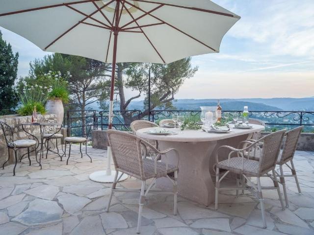 Vue incroyable depuis appartement unique à Saint Paul de Vence