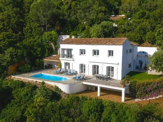 Vue mer dominante pour cette villa clé en main à Cavalaire s. m² Cavalaire sur Mer