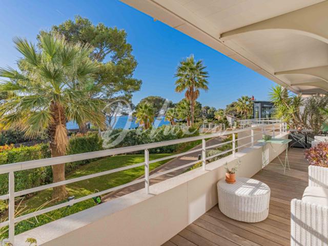 Vue mer et accès privatif plage: Appartement à vendre à AGAY, Côte d'Azur