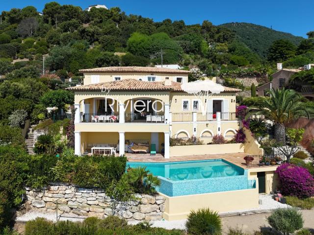 VUE MER EXCEPTIONNELLE et piscine à débordement à CAVALAIRE