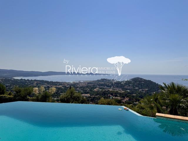 Vue Mer Exceptionnelle et piscine à débordement à Cavalaire 207m² Cavalaire sur Mer