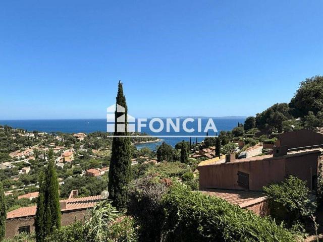 VUE MER EXCEPTIONNELLE / LAVANDOU SECTEUR ST CLAIR / VILLA DE 75