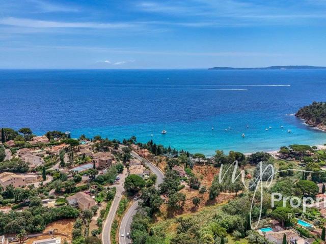Vue mer Immeuble de 22 appartements Gros potentiel de dé. 770m² Le Lavandou