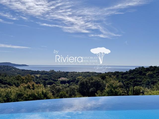Vue Mer Imprenable Propriété au cœur de la nature avec Pis. 206m² Cavalaire sur Mer