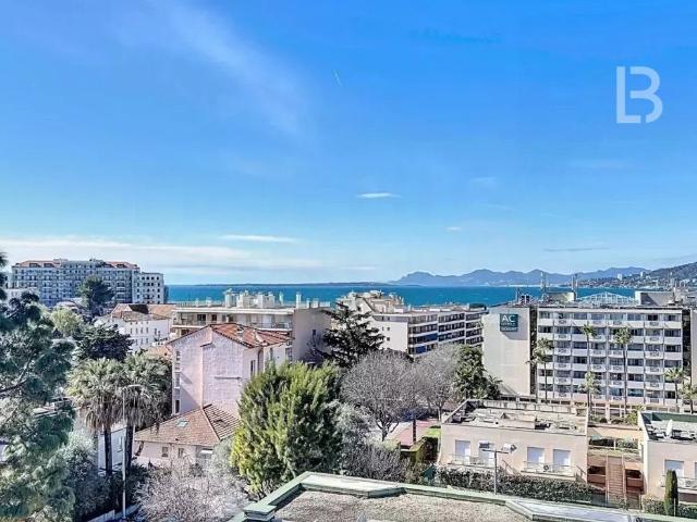 Vue mer Juan les pins proche Pinède 99m² Antibes
