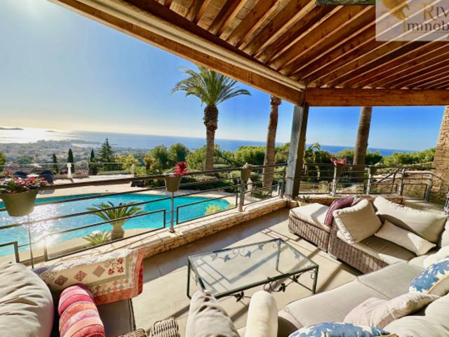 VUE MER PANORAMIQUE MAISON EN PIERRE DE 300M2 UNIQUE SUR SE
