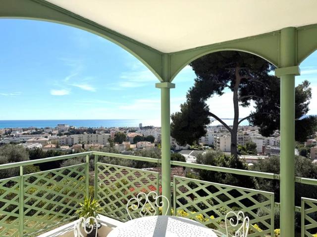 Vue mer panoramique d'exception – Superbe 4 pièces avec vaste terrasse. piscine à débordement et garage