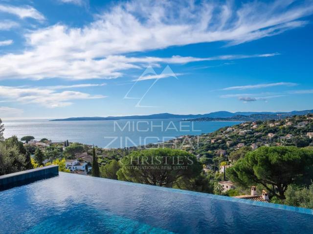 Vue mer panoramique et élégance contemporaine aux Issambres 225m² Les Issambres