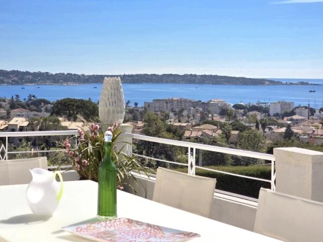 Vue mer panoramique Villa moderne – 2 minutes plages et commerces Golfe Juan