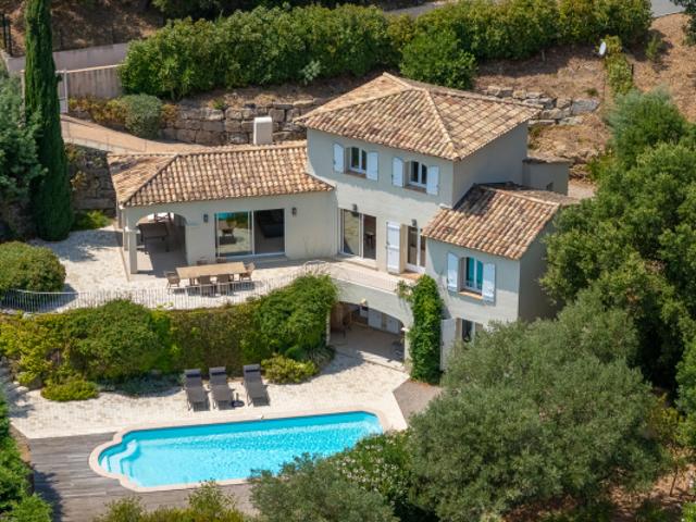 Vue mer, piscine et calme absolu Villa rénovée au Domaine du G