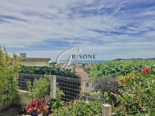 Vue Mer pour ce T3 avec terrasse aux Lones à Six Fours les Plag