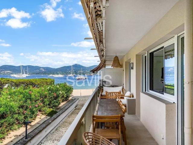 Vue mer pour cet appartement trois chambres avec accès direc. 124m² Saint Tropez
