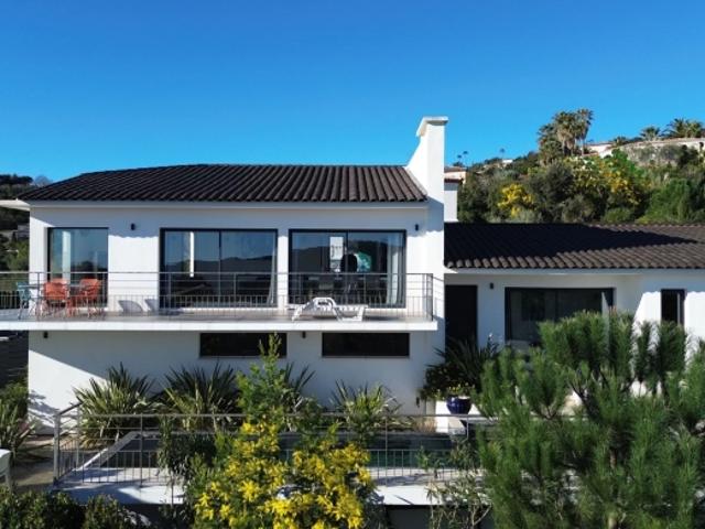 VUE MER POUR CETTE VILLA CONTEMPORAINE