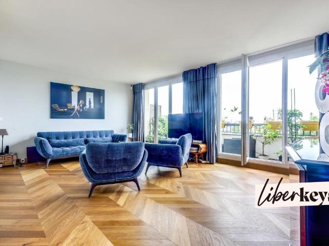 Vue Sacré Cœur & Balcon: Appartement d'Exception rue de Rom. 75m² Paris 17ème