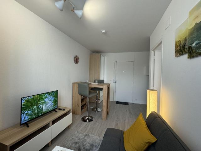 Vue Seine, Proximité RER D T2 Cosy à Découvrir !