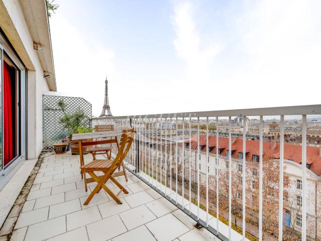 VUE SPECTACULAIRE SUR TOUS LES MONUMENTS EMBLEMATIQUES DE PARISCatherine PiguetAlma Immobilier