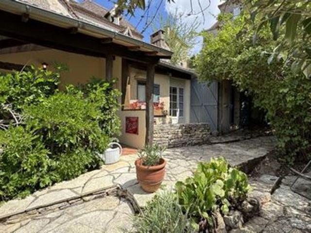 Vue splendide maison familiale dépendance et t