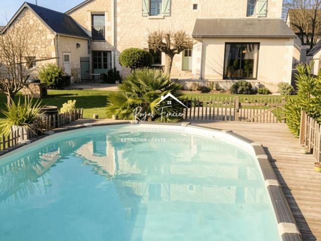 Vue sur le jardin et la piscine parking gratuit pour stanionner