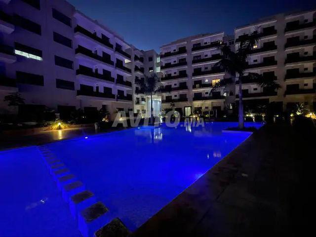 Vue sur piscine Jolie appartement