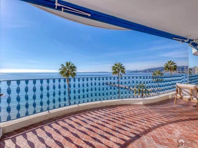 Vue panoramique à couper le souffle sur la mer depuis cet ap. 81m² Antibes