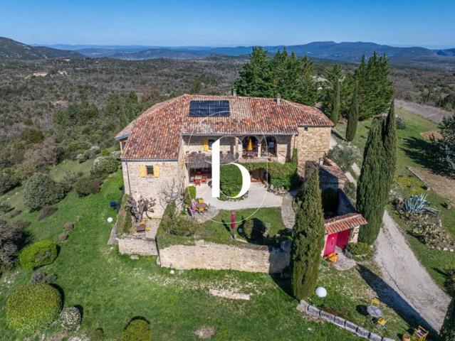 Vue panoramique à la croisée des Monts.