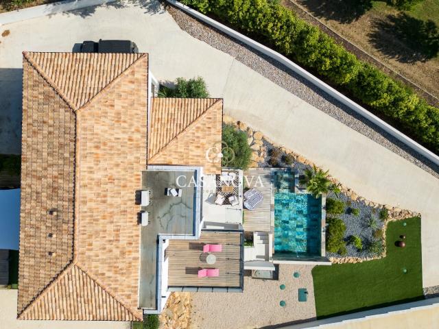 Vue Panoramique, dans un environnement calme et verdoyant sa. 230m² Clermont l'Hérault