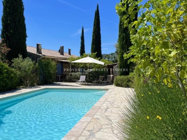 Vue Panoramique et Art de Vivre Provençal