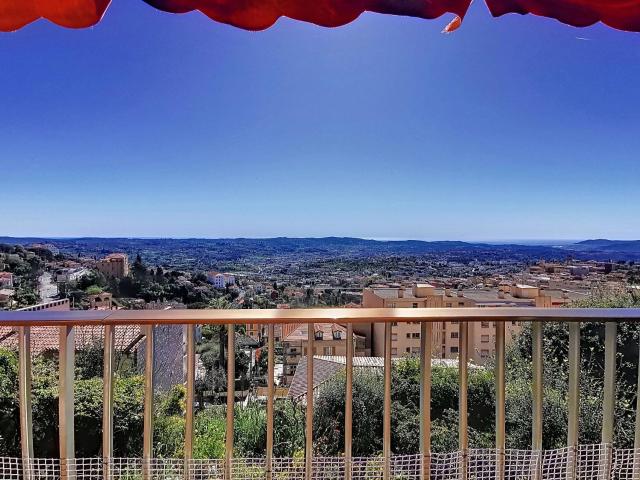 Vue panoramique jusqu'à la mer et calme 114m² Grasse