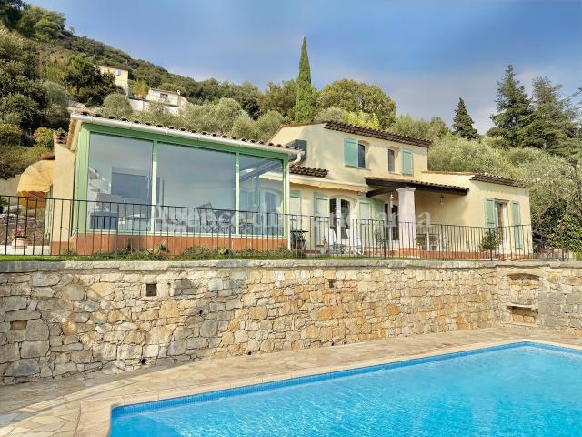VUE PANORAMIQUE MER POUR CETTE MAGNIFIQUE VILLA PROVENCALE