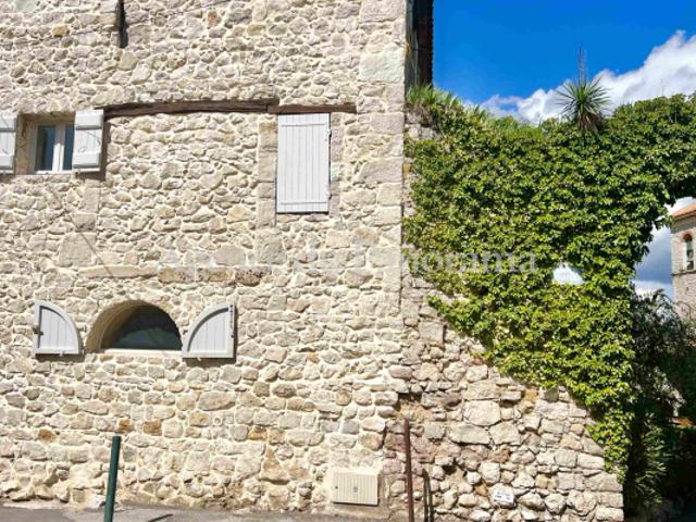 VUE PANORAMIQUE MER POUR CETTE MAISON DE VILLAGE