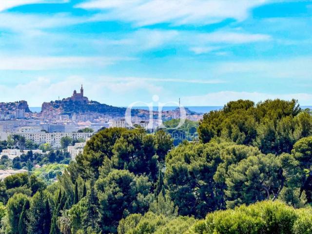 VUE PANORAMIQUE SUR LA BAIE DE MARSEILLE DOMAINE FAMILIAL D'
