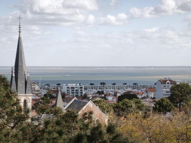 VUE PANORAMIQUE SUR LE BASSIN OFFRE EXCEPTIONNELLE