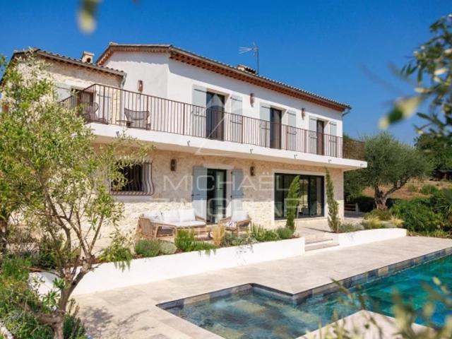 Vue panoramique sur le village de Saint Paul de Vence