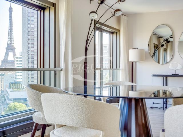 VUE PANORAMIQUE SUR PARIS ET LA TOUR EIFFELCatherine PiguetAlma Immobilier