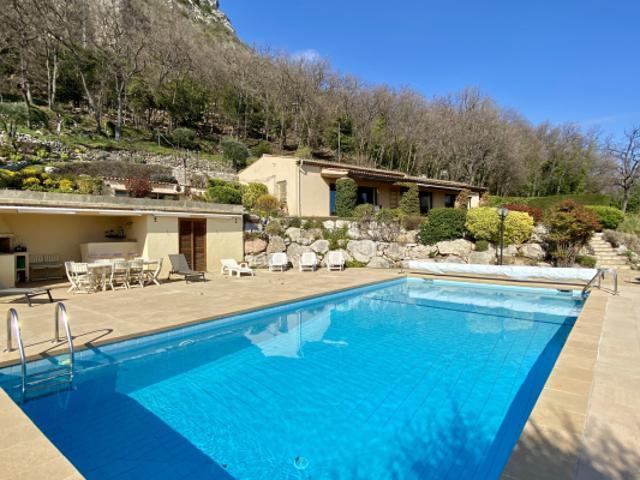 Vue panoramique sur toute la côte d'azur Villa de 220 m2 a