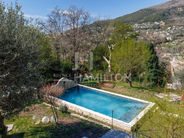 Vue panoramique, piscine et calme absolu à 10 minutes de Valbo