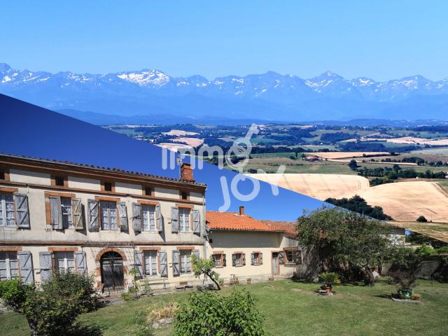 Vue Pyrénées, maison de Maitre, 200m2, nombreuses dépendances