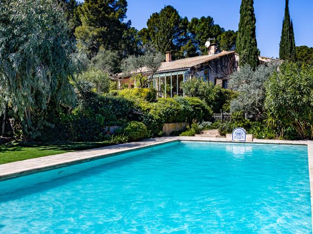 Vue Ventoux, Maison d'architecte 245 m2 avec piscine sur 4 000 m2 de terrain
