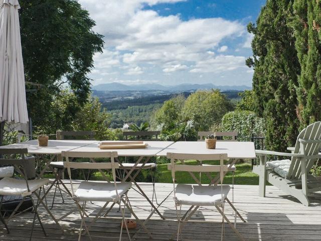 VUES MONTAGNES, MAISON DE MAITRE, FERME RESTAUREE ET MAISON