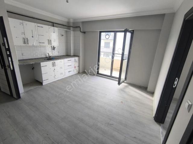 Vural Emlaktan Ömerciklerde Site İçi Satılık 1+1 Daire
