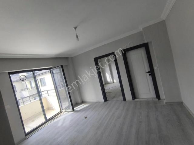 Vural Emlaktan Ömerciklerde Site İçi Satılık 1+1 Daire
