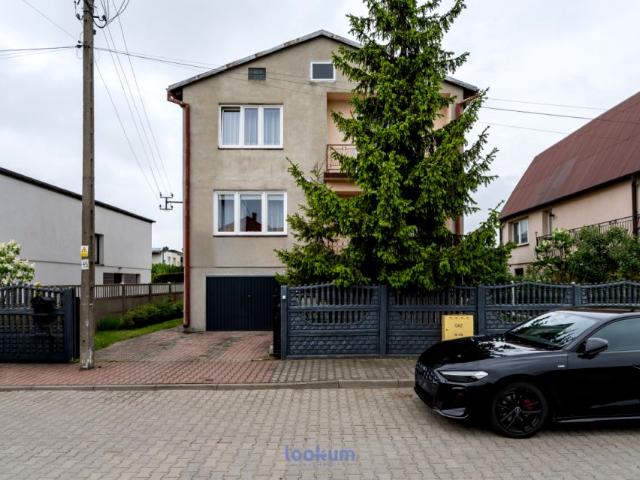 Władysława Broniewskiego 240 m², Łask