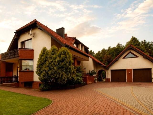 Władysława Reymonta 280 m², Herby