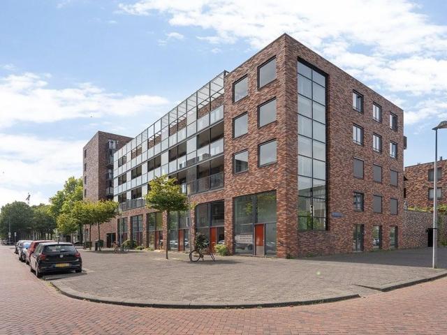 W.G. Witteveenplein 64, Bovenwoning in Rotterdam Verra Makelaars