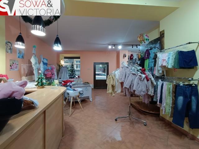 Przestronny lokal w centrum Wałbrzycha z witrynami